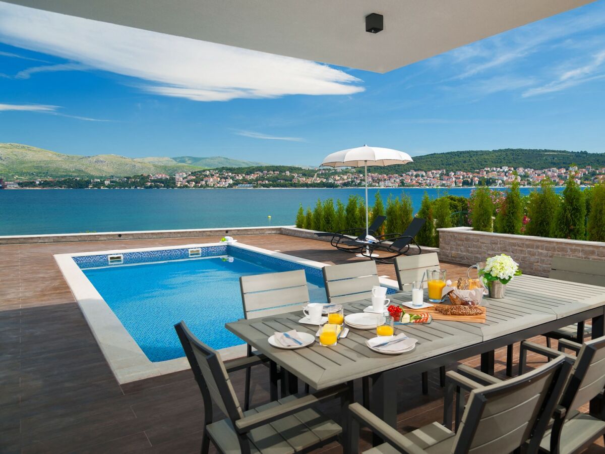 Villa Stunning Villa More on the Island of Čiovo