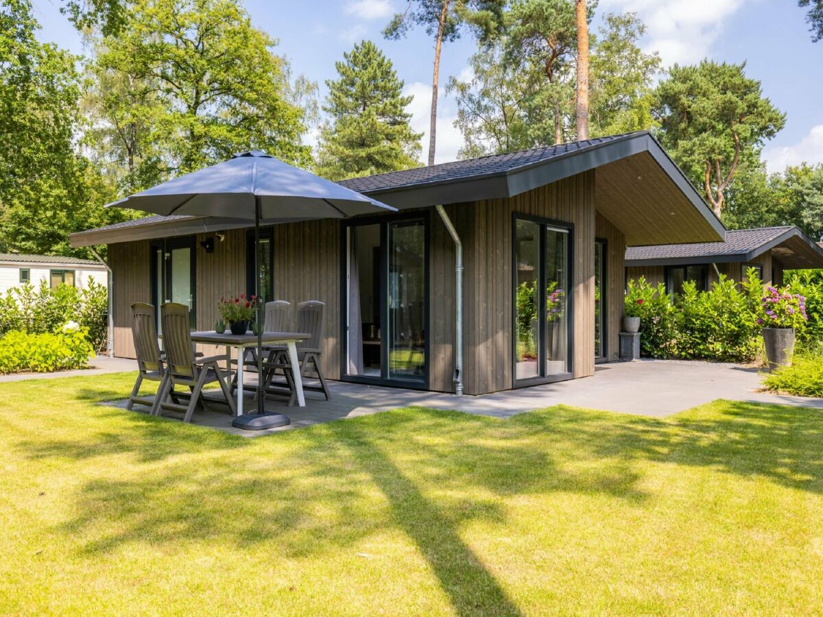 Holiday park Lodge in den Niederlanden mit Terrasse