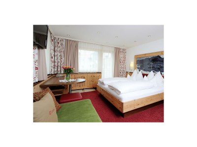 Holiday room "DREIBETTZIMMER NR. 1" Dusche,Wc - Features photo 13