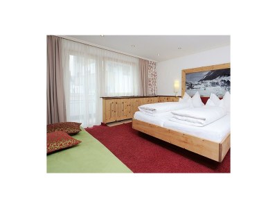 Holiday room "DREIBETTZIMMER NR. 2" mit Dusche, WC - Features photo 13