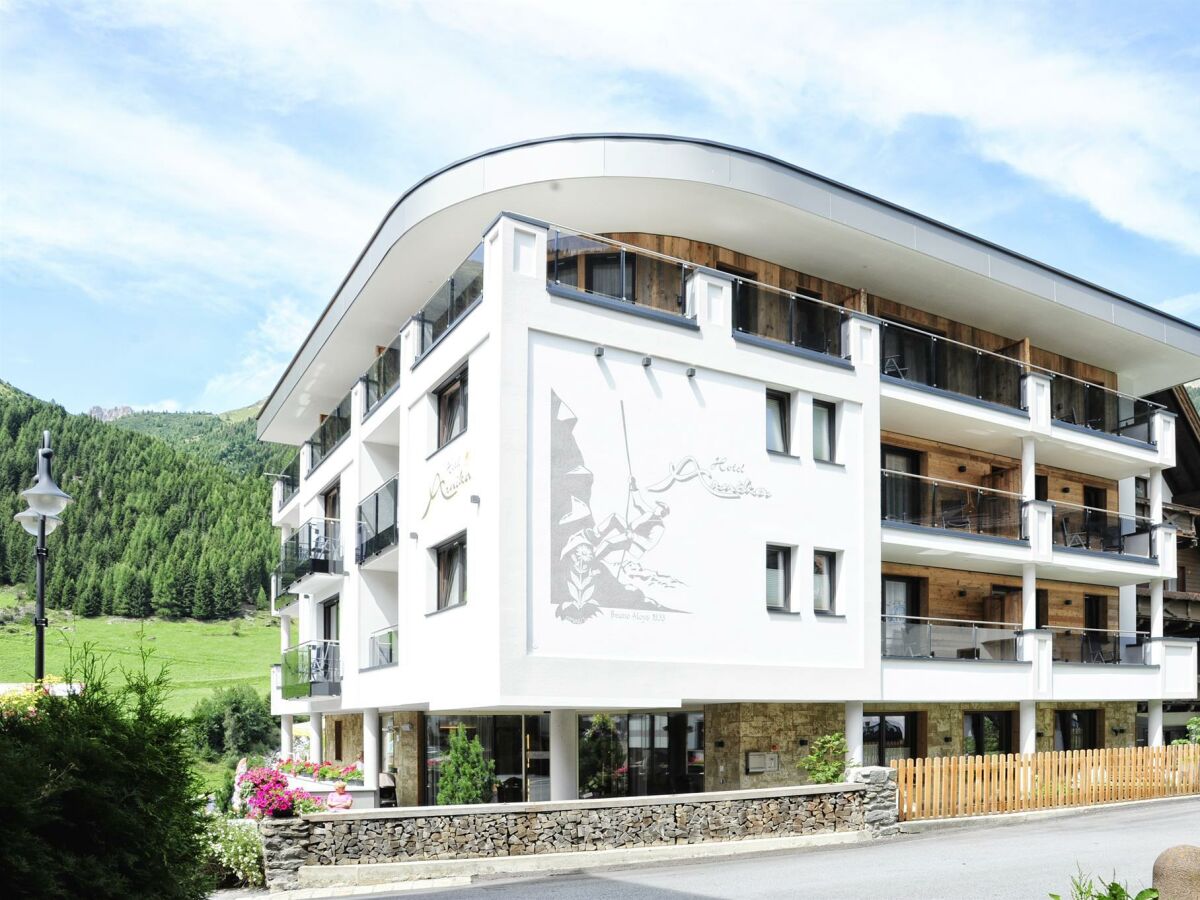 Holiday room Einzelzimmer Deluxe  mit Halbpension