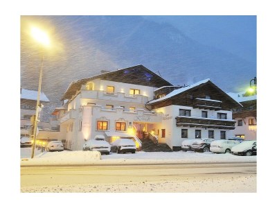 Holiday room "DOPPELZIMMER NR. 9 Souterrain" mit Dusche, WC - Outdoor photo 2