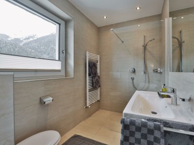 Apartment "TOP 2"/Wohn-Schlafraum/Dusche, WC - Features photo 9