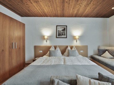 Apartment "TOP 2"/Wohn-Schlafraum/Dusche, WC - Features photo 10