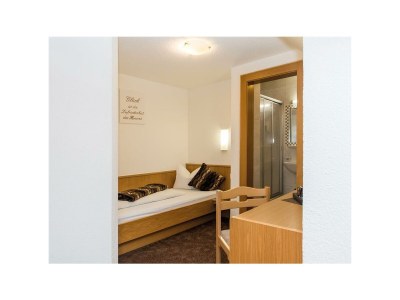 Holiday room Einzelzimmer Spezial mit Dusche, WC - Features photo 42
