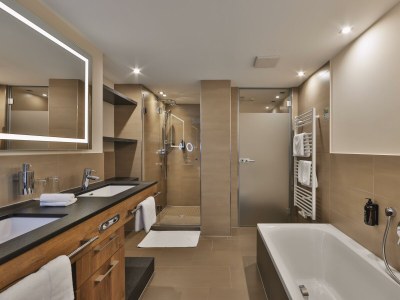 Holiday room SUITE DELUXE - Dusche, Bad, WC - Features photo 24