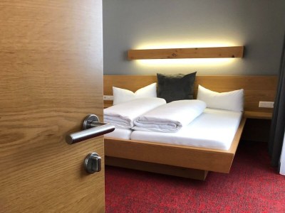 Holiday room Mehrbettzimmer "COLLINA" mit Dusche, WC - Features photo 10