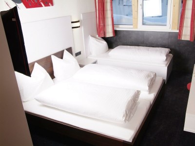 Holiday room Dreibettzimmer mit Dusche, WC - Features photo 19