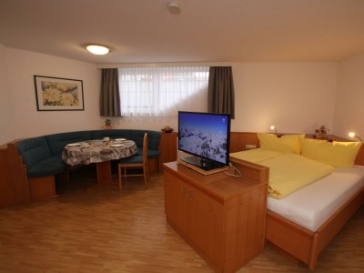 Apartment "TOP 1 OHNE BALKON",Wohnschlafr./DU/WC - Features photo 7