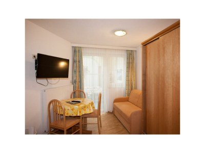 Apartment "TOP 2 (2 Pers.)"/Wohn-Schlafraum/DU/WC - Features photo 12