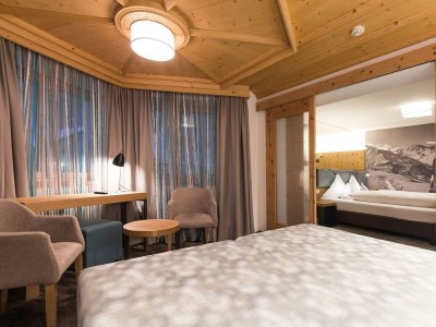 Holiday room Junior Suite Deluxe - Features photo 28