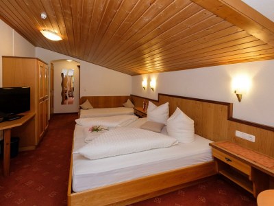 Holiday room Familienzimmer mit Balkon - Features photo 18