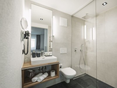 Holiday room Doppelzimmer Classic ohne Balkon, Bergseite - Features photo 32