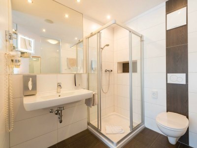 Holiday room Doppelzimmer Ballunspitze, Dusche, WC in Galtür - Holiday room