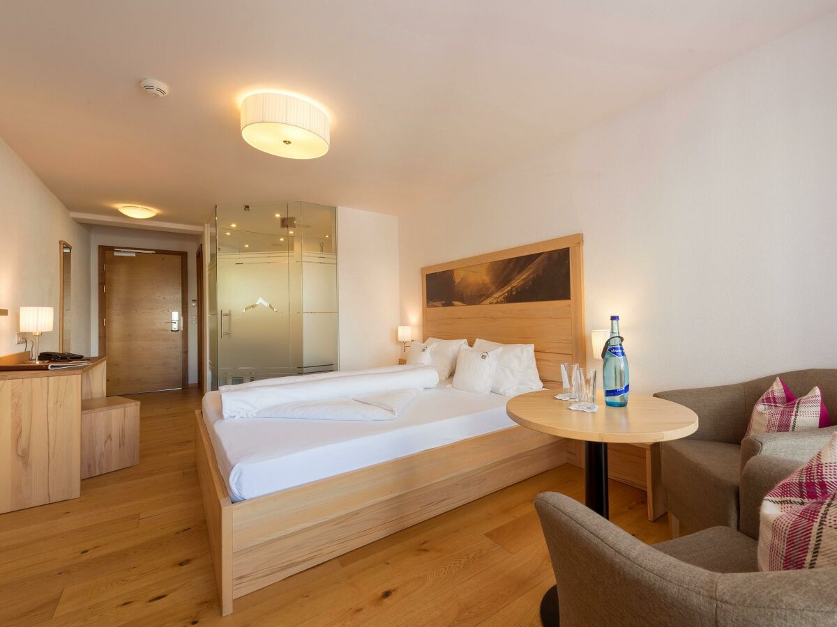 Holiday room Alpenromantik-Suite Piz Buin, Dusche und Bad, WC - Outdoor photo 2