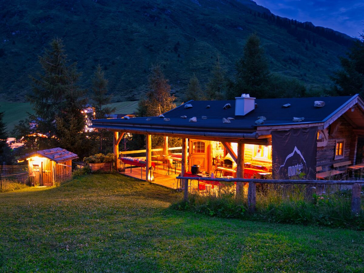 Holiday room Alpenromantik-Suite Piz Buin, Dusche und Bad, WC - Outdoor photo 5