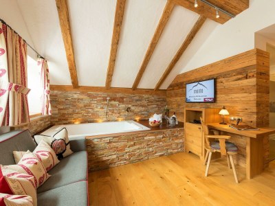 Holiday room Alpenromantik-Suite Piz Buin, Dusche und Bad, WC - Features photo 75