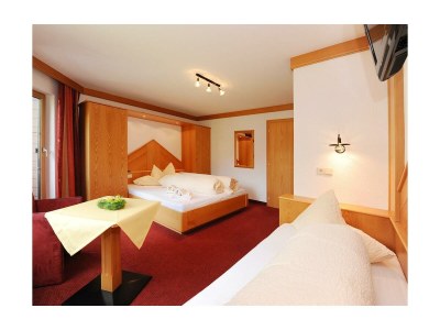 Holiday room Familienzimmer mit Dusche, WC - Features photo 47