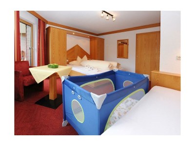 Holiday room Familienzimmer mit Dusche, WC - Features photo 48