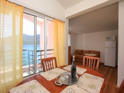 Apartment Apartments Ereš Zuronja-One-Bedroom Apartment with Sea View 2 - Features photo 3