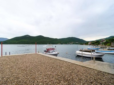 Apartment Apartments Ereš Zuronja-One-Bedroom Apartment with Sea View 2 - Outdoor photo 11