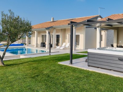 Villa Cozy Villa with heated pool and Jacuzzi near Novigrad in Brtonigla - Villa