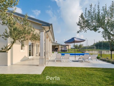 Villa Cozy Villa with heated pool and Jacuzzi near Novigrad - Outdoor photo 8