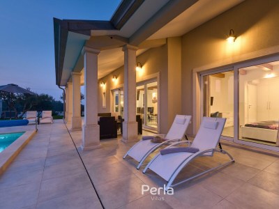 Villa Cozy Villa with heated pool and Jacuzzi near Novigrad - Outdoor photo 9