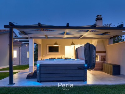 Villa Cozy Villa with heated pool and Jacuzzi near Novigrad - Outdoor photo 11