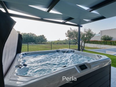Villa Cozy Villa with heated pool and Jacuzzi near Novigrad - Outdoor photo 15