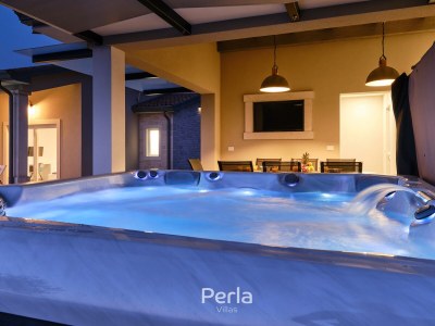 Villa Cozy Villa with heated pool and Jacuzzi near Novigrad - Outdoor photo 16