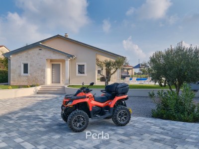Villa Cozy Villa with heated pool and Jacuzzi near Novigrad - Outdoor photo 18