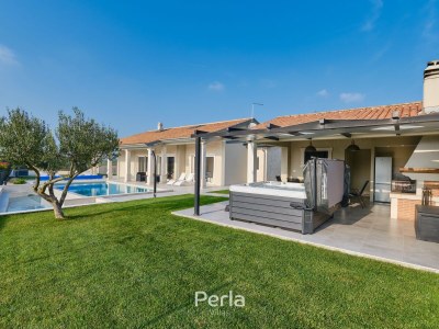 Villa Cozy Villa with heated pool and Jacuzzi near Novigrad - Outdoor photo 21