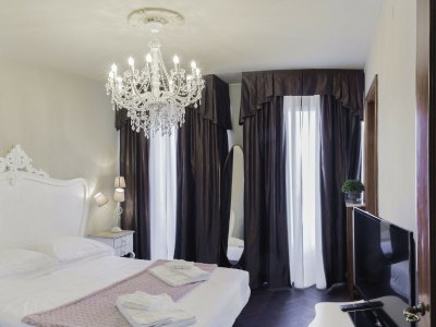 Apartment San Marco Deluxe Canal View Terrace - LOCZ - Features photo 11