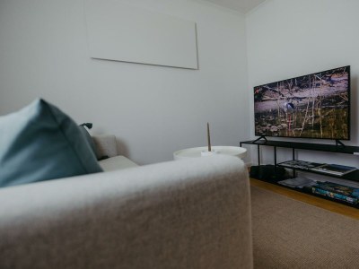 Apartment 7a, Dusche, WC, 1 Schlafraum - Features photo 34