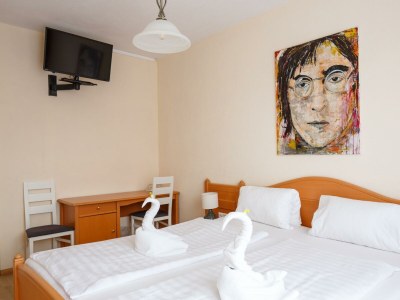 Holiday room Doppelzimmer mit kleinem Balkon (Zimmer7) - Features photo 31