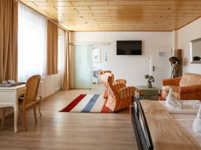 Holiday room Doppelzimmer mit Boxspringbett Hofseite (Zi 5) - Outdoor photo 10