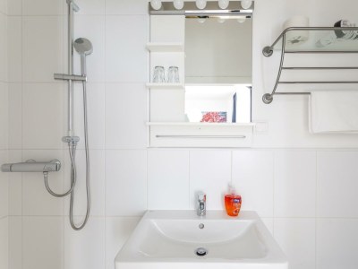 Holiday room Doppelzimmer mit Boxspringbett Hofseite (Zi 5) - Features photo 31