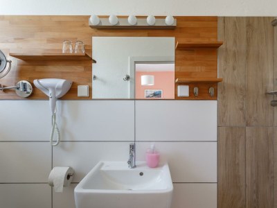 Holiday room Standard Doppelzimmer Hofseite (Zimmer 9) - Features photo 30