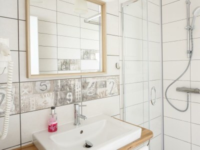 Holiday room Doppelzimmer mit Balkon Seeseite (Zimmer 16) - Features photo 30