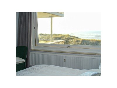 Holiday apartment Zeepanorama - Features photo 13