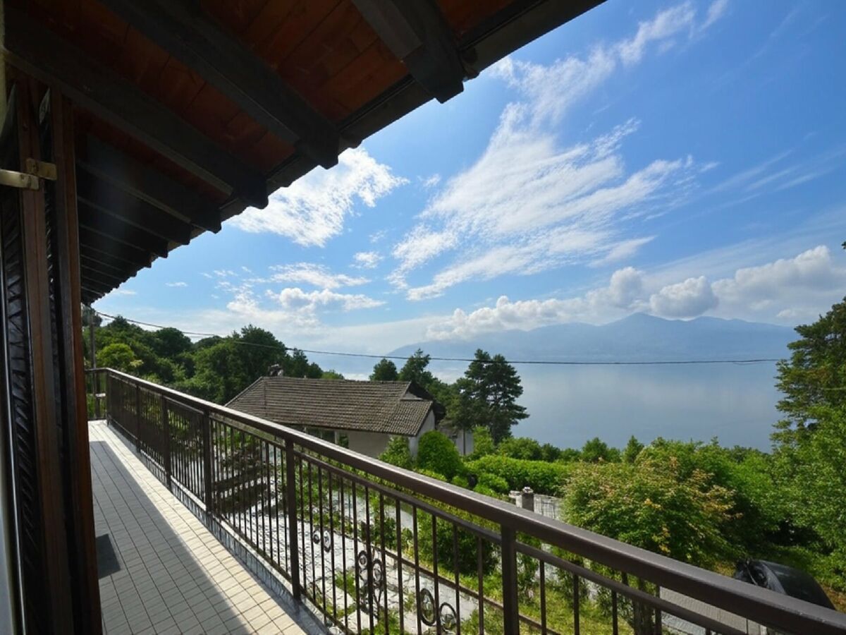 Holiday house Rustic Villa with Lake Views