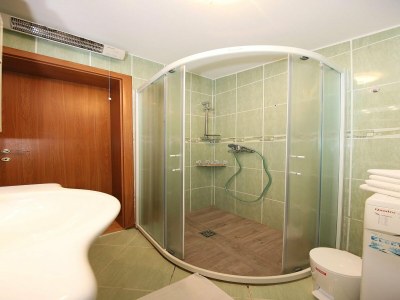 Holiday house Ferienhaus Maslenica mit Meerblick und Pool - Features photo 18