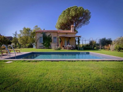 Villa Villa in Cortona with Private Pool and Views in Riccio - Villa