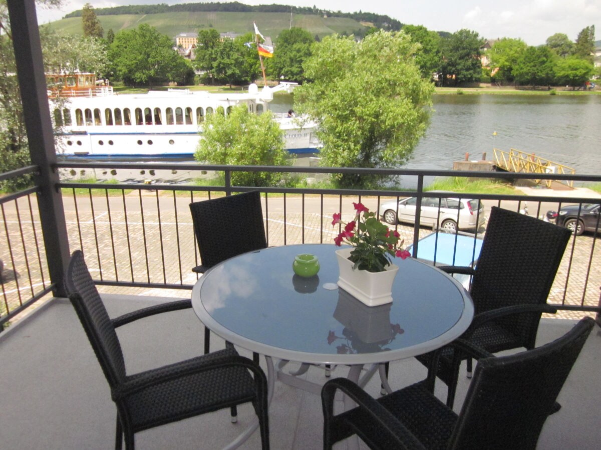 Holiday apartment "Am Bernkasteler Moselufer" - Outdoor photo 2