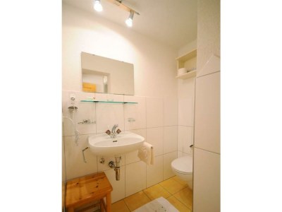 Holiday room Zimmer Nr. 5 "Steinröschen" mit Dusche, WC - Features photo 64