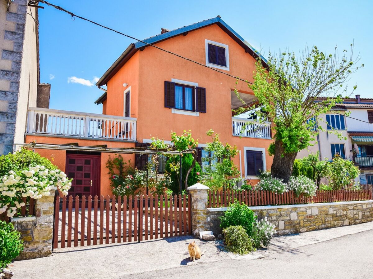 Apartment Apartment Waterfall