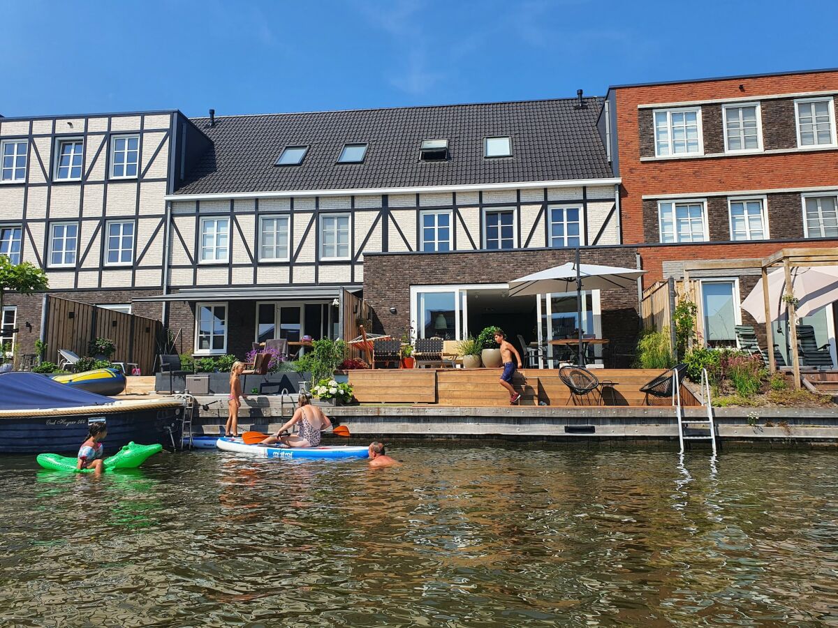 Holiday house Ideales Einfamilienhaus am Wasser - Outdoor photo 2