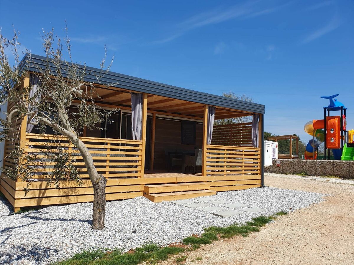 caravan Mobile Homes Karlo & Dino - Two Bedroom Mobile Home with Terrace - Outdoor photo 2