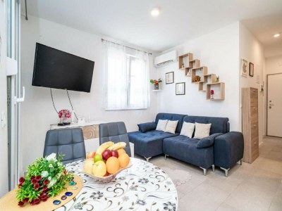 Apartment Apartment Anka - One Bedroom Apartment with Terrace - Features photo 7